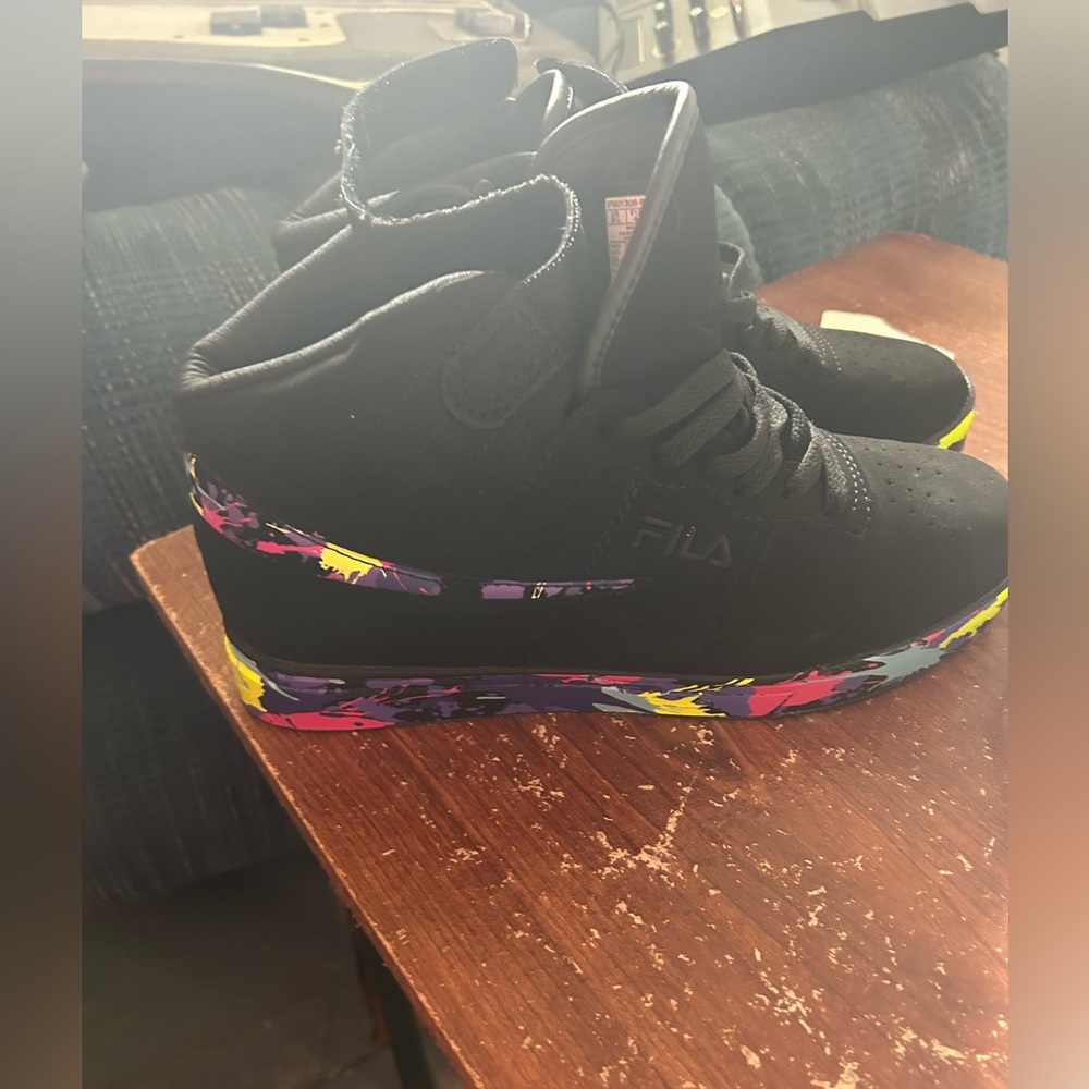 High top sneaks